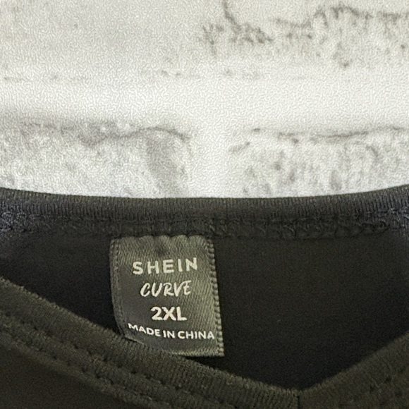 SHEIN Black Moon Phase Camisole, lunar eclipse, size 2 XL - Picture 2 of 7